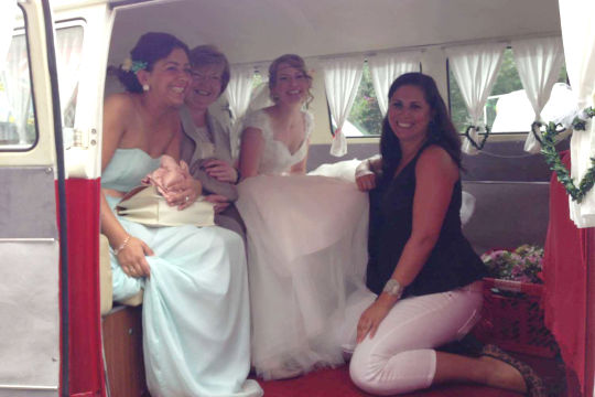 Brautgesellschaft in unserem gemieteten Hochzeitsbulli